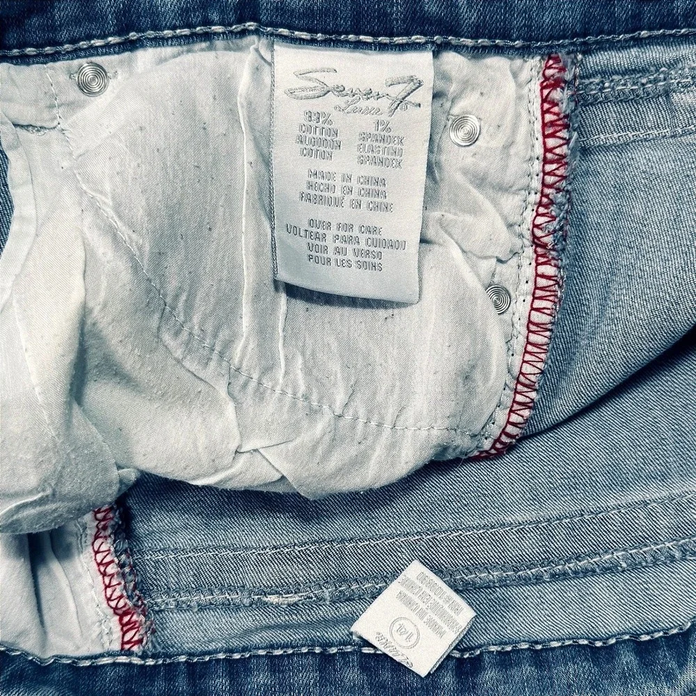 Seven7 Women's Denim Shorts Size 14 Stretch Light Wash Raw Hem Mid Rise Comfort